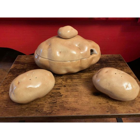 Atlantic Mold Company Other - Atlantic Mold Company '86 Baked Potato Dish + Potato Salt & Pepper Shakers EUC